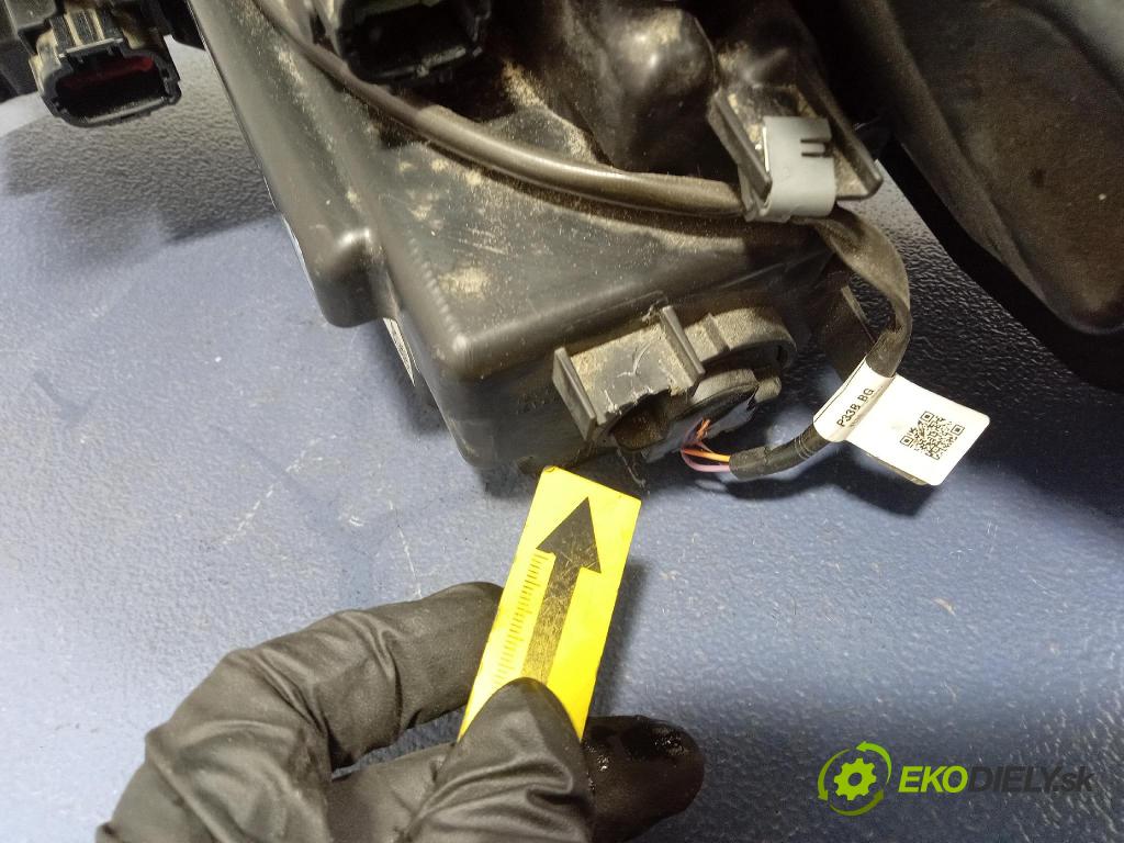 Nissan Qashqai 0 světlo v pravo: 100-8D02G