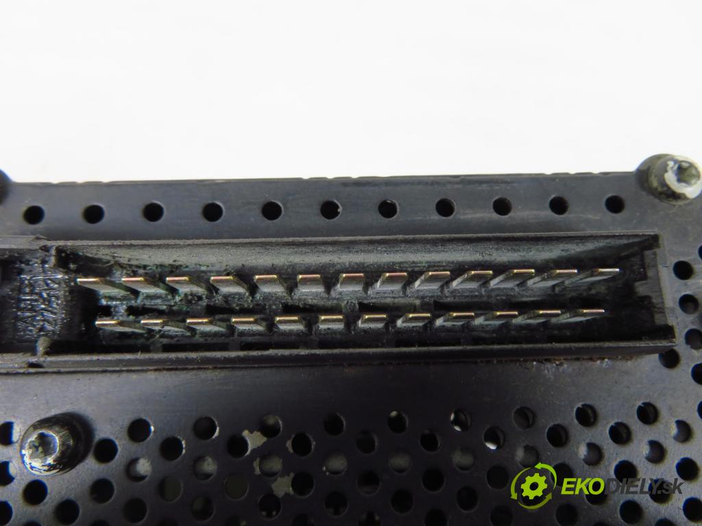 AUDI A6 Avant (4B5, C5) KOMBI 1999 142,00 2.8 - AMX 2771,00 Zosilňovač AMP310C5 (Zosilňovače)