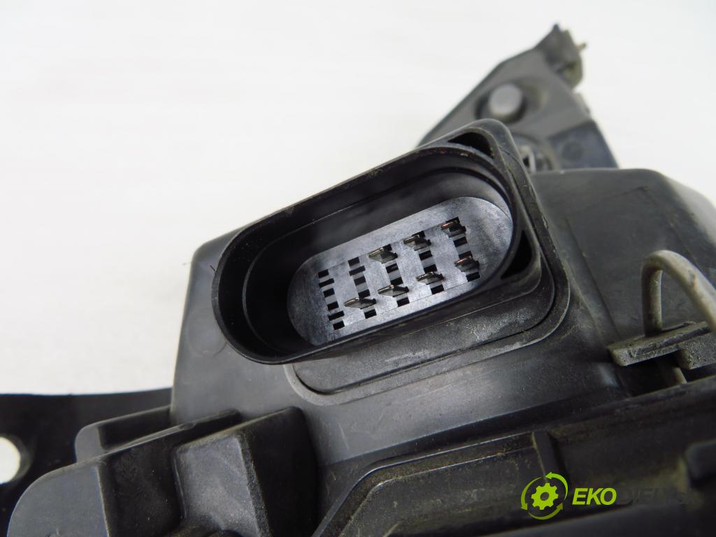 FORD FOCUS (DAW, DBW) HB 2000 74,00 1.6 16V 100 - FYDA 1596,00 Svetlo LP 2M5113W030BE
