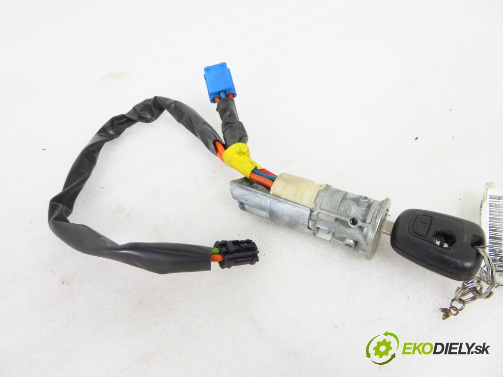 PEUGEOT 206 liftback (2A/C) LIFTBACK 2004 50,00 1.4 HDi 8V 70 - 8HX 1398,00 spinačka N0501539  (Spínacie skrinky a kľúče)