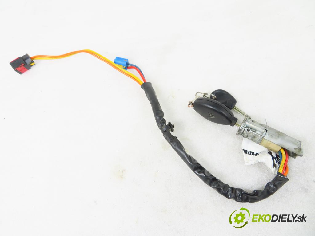 CITROEN XSARA (N1) HB 2002 55,00 1.4 i 75 - KFW (TU3JP) 1360,00 spinačka  (Spínacie skrinky a kľúče)