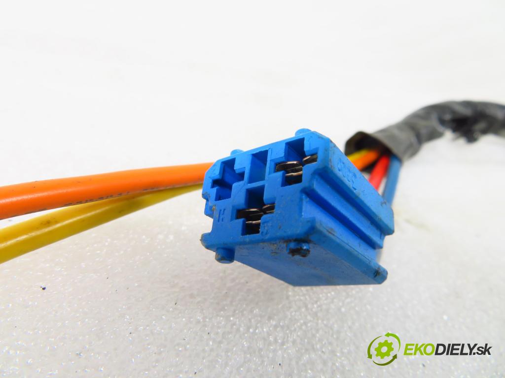 CITROEN XSARA (N1) HB 2002 55,00 1.4 i 75 - KFW (TU3JP) 1360,00 spinačka  (Spínacie skrinky a kľúče)