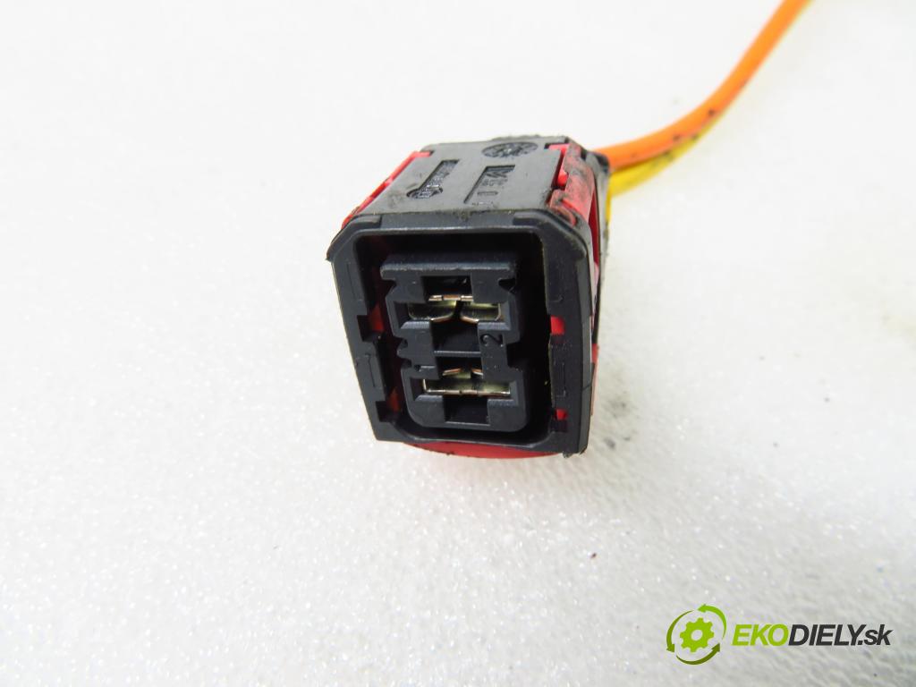 CITROEN XSARA (N1) HB 2002 55,00 1.4 i 75 - KFW (TU3JP) 1360,00 spinačka  (Spínacie skrinky a kľúče)