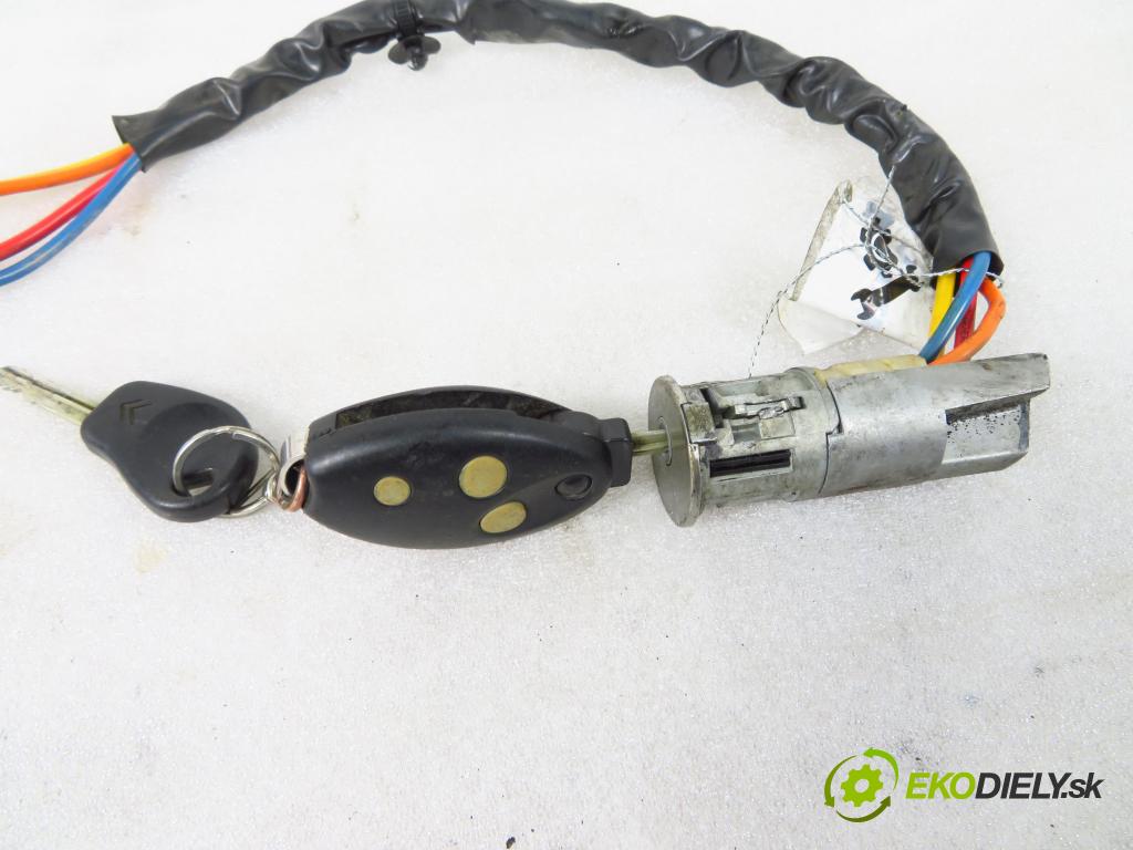 CITROEN XSARA (N1) HB 2002 55,00 1.4 i 75 - KFW (TU3JP) 1360,00 spinačka  (Spínacie skrinky a kľúče)