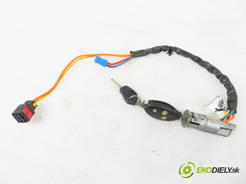 CITROEN XSARA (N1) HB 2002 55,00 1.4 i 75 - KFW (TU3JP) 1360,00 spinačka  (Spínacie skrinky a kľúče)