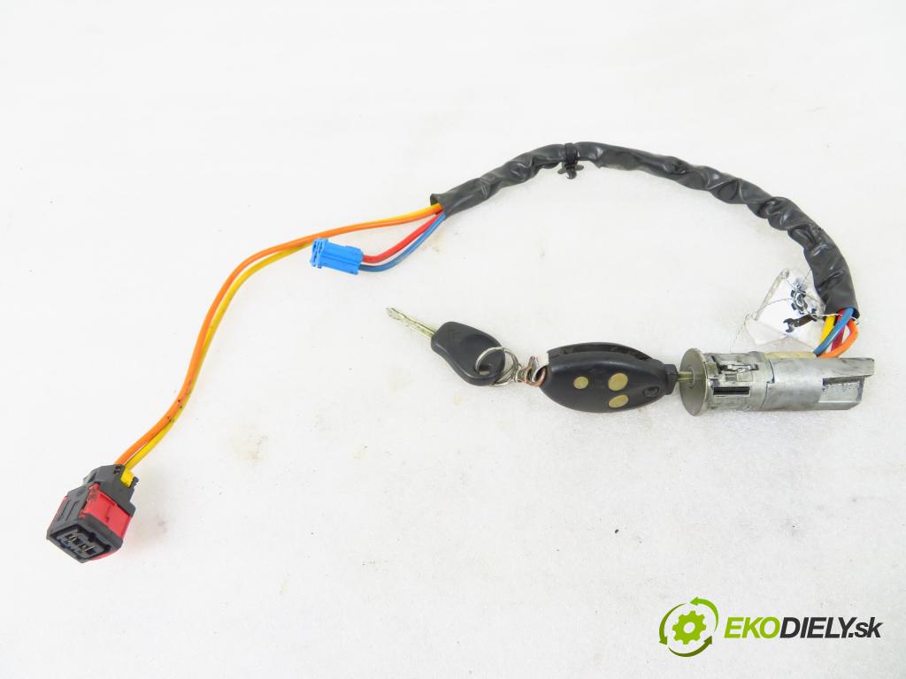 CITROEN XSARA (N1) HB 2002 55,00 1.4 i 75 - KFW (TU3JP) 1360,00 spinačka  (Spínacie skrinky a kľúče)