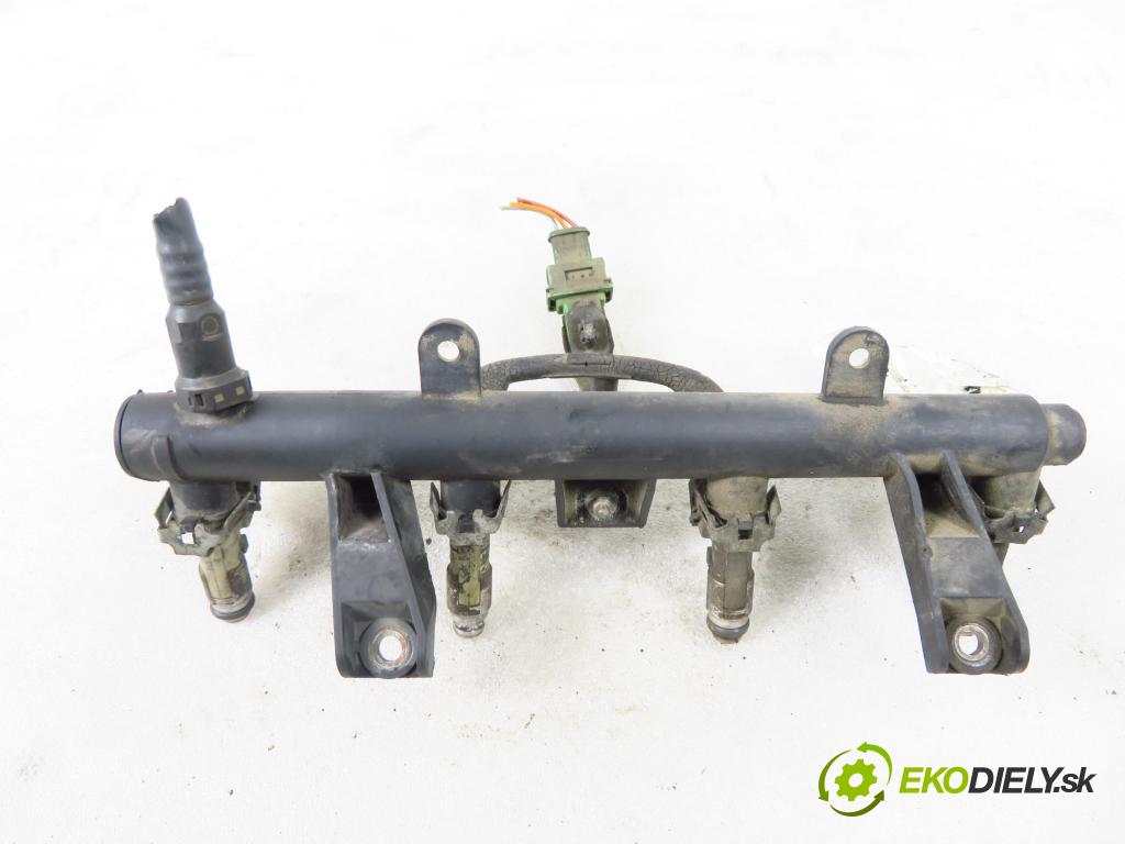 PEUGEOT 206 liftback (2A/C) HB 1999 55,00 1.4 i 75 -  KFX 1361,00 Lišta vstrekovacia 9628982980C (Vstrekovacie lišty)