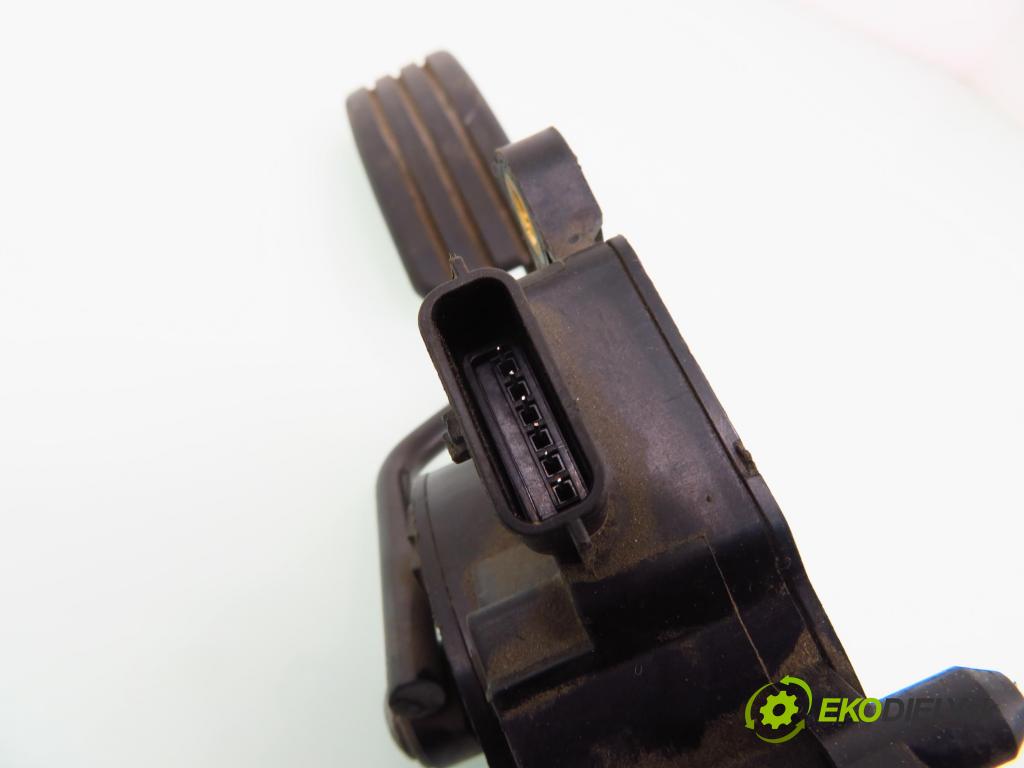 RENAULT SCENIC II (JM0/1_) MINIVAN 2007 74,00 1.5 dCi 101 - K9K 728 1461,00 Potenciometer plynu 8200159647B (Pedále)