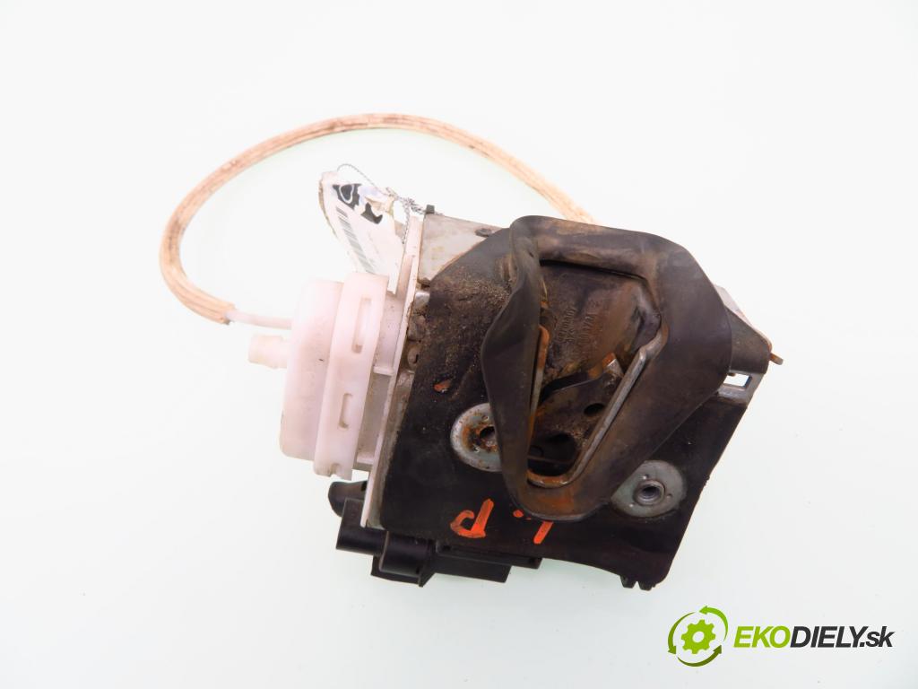 AUDI A4 (8D2, B5) SEDAN 1998 66,00 1.9 TDI - AHU 1896,00 zámok 8D1837015F