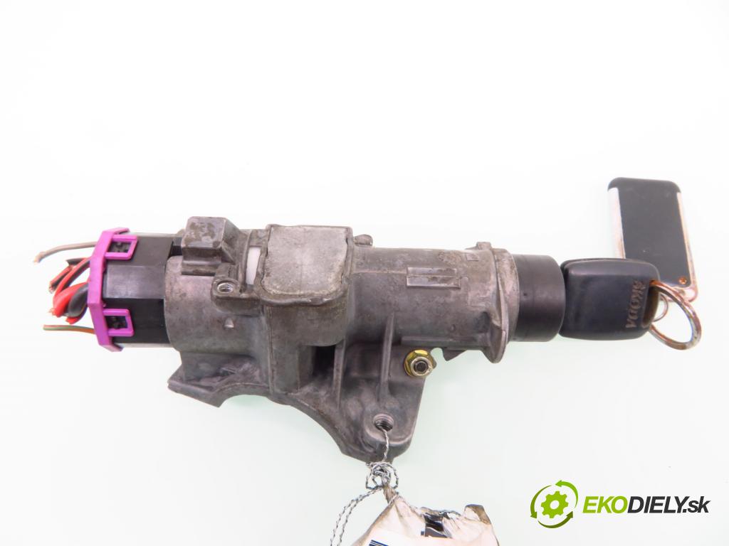 SKODA FABIA I Combi (6Y5) KOMBI 2005 55,00 1.4 16V - BKY 1390,00 spinačka 4B0905851C (Spínacia skrinka)