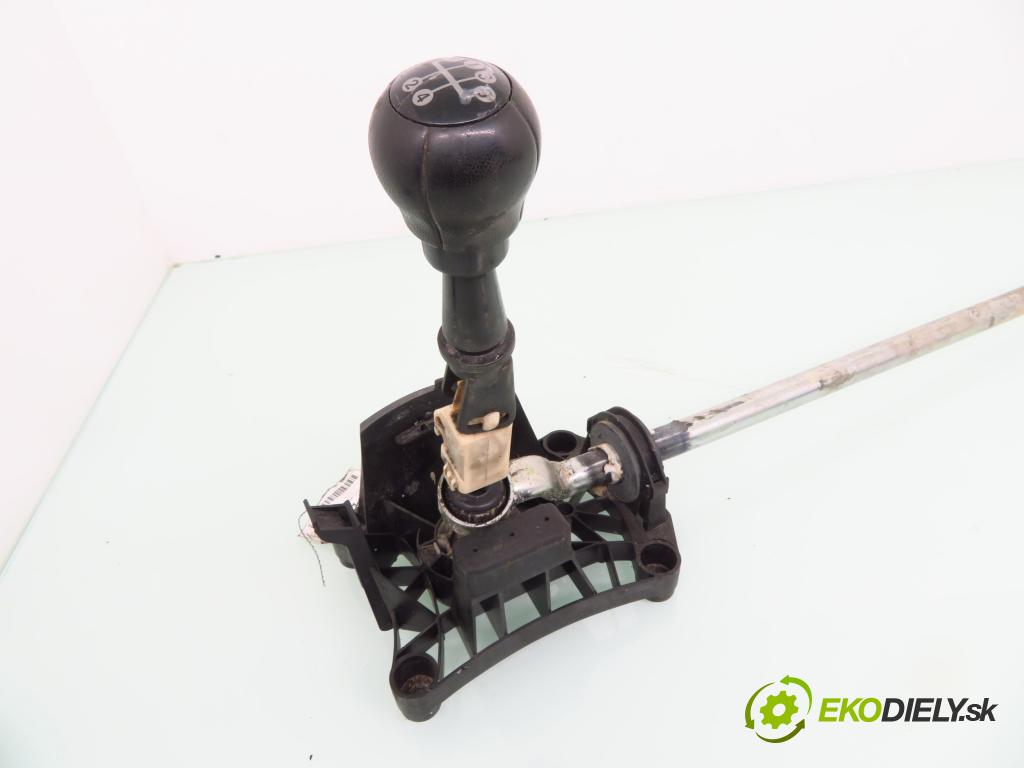 OPEL CORSA C (X01) HB 2002 55,00 1.7 DTI - Y 17 DT 1686,00 ZVEDÁK: