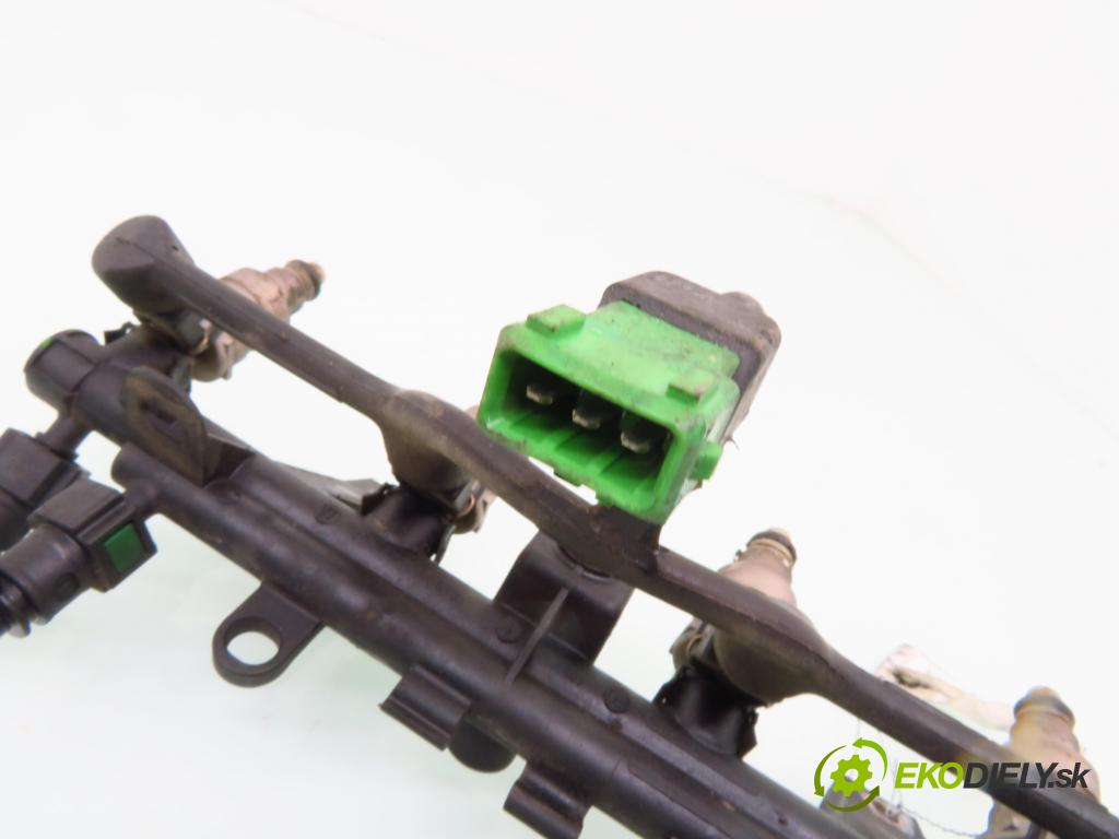 PEUGEOT 306 (7B, N3, N5) HB 1997 55,00 1.4 SL - KFX (TU3JP) 1361,00 Lišta vstrekovacia 9623488380 ; 9619012480 (Vstrekovacie lišty)