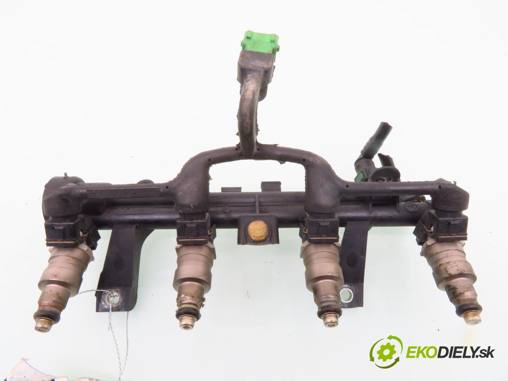 PEUGEOT 306 (7B, N3, N5) HB 1997 55,00 1.4 SL - KFX (TU3JP) 1361,00 Lišta vstrekovacia 9623488380 ; 9619012480 (Vstrekovacie lišty)