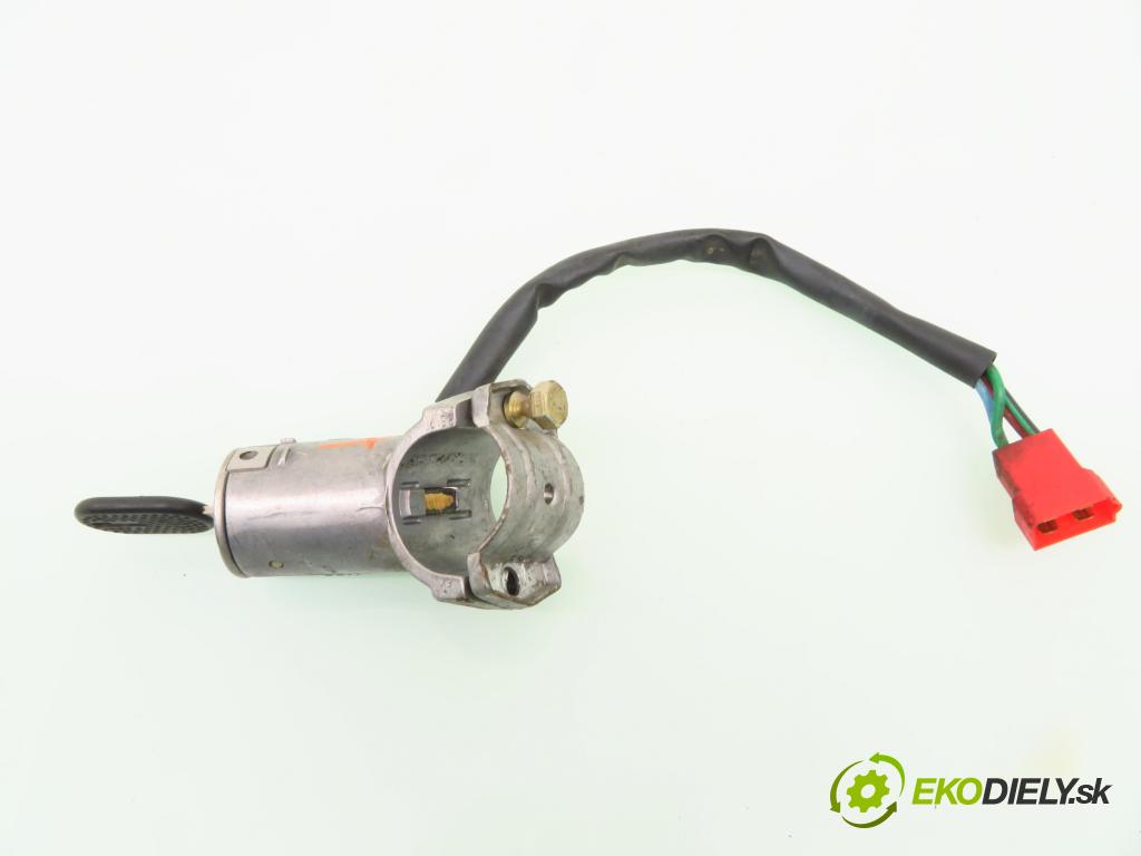 DAEWOO LUBLIN II FURGON 1999 64,00 2.4 TD - 4CT90-1 2417,00 spinačka  (Spínacie skrinky a kľúče)