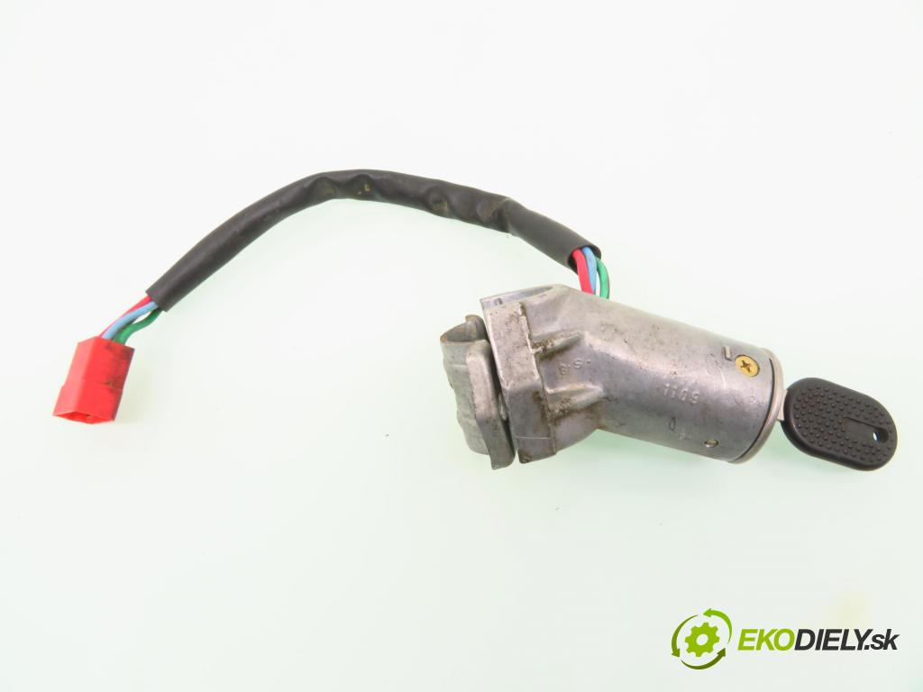 DAEWOO LUBLIN II FURGON 1999 64,00 2.4 TD - 4CT90-1 2417,00 spinačka  (Spínacie skrinky a kľúče)