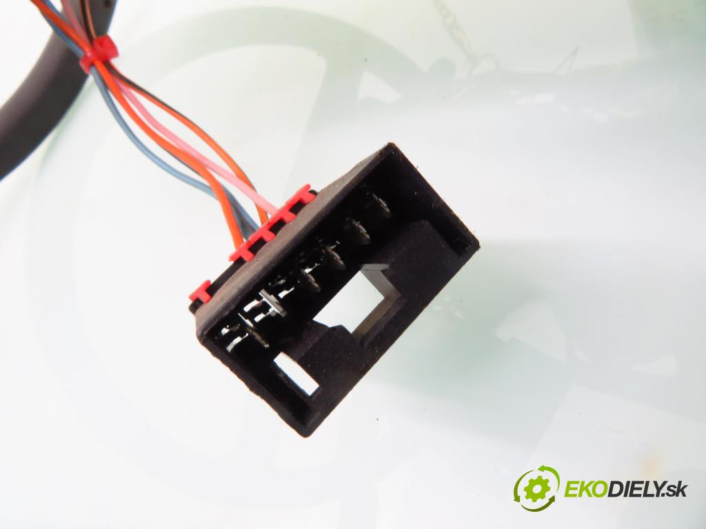 FIAT UNO (146_) HB 1997 42,00 1.0 57-146 C8.000 994,00 Hriadeľ, tyč volantu (Tyče riadenia (volantu))