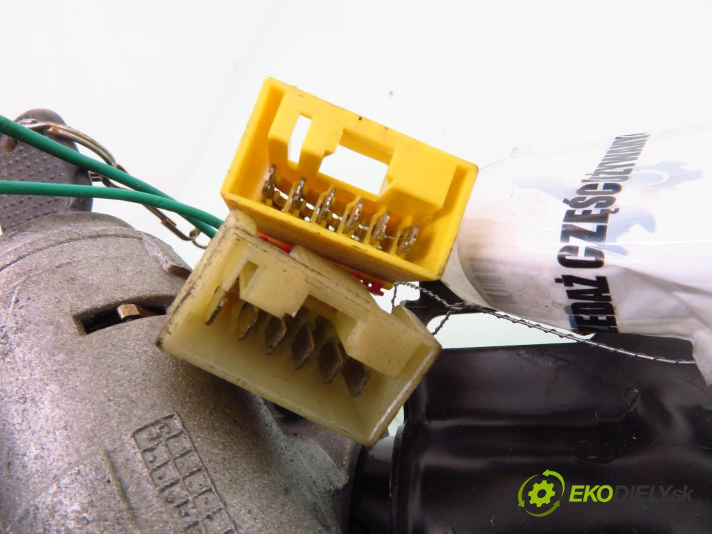 FIAT UNO (146_) HB 1997 42,00 1.0 57-146 C8.000 994,00 Hriadeľ, tyč volantu (Tyče riadenia (volantu))