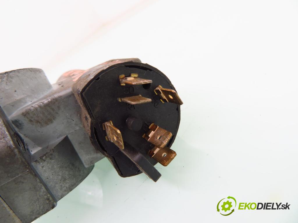 FSO POLONEZ III HB 2000 57,00 1.6 i - 147CK46 1598,00 spinačka  (Spínacie skrinky a kľúče)