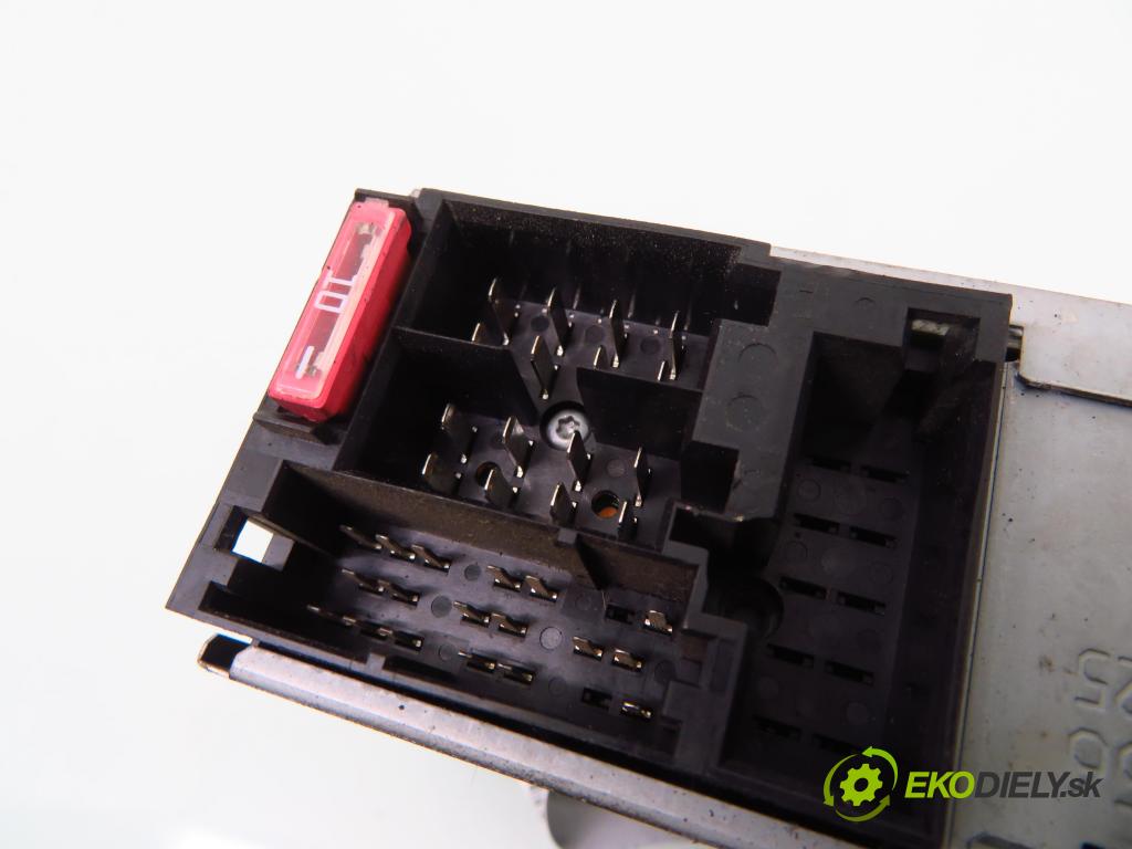 FIAT GRANDE PUNTO (199_) HB 2006 70,00 1.4 16V 95 - 199 A6.000 1368,00 RADIO CD 7354295790 ; 7646328316