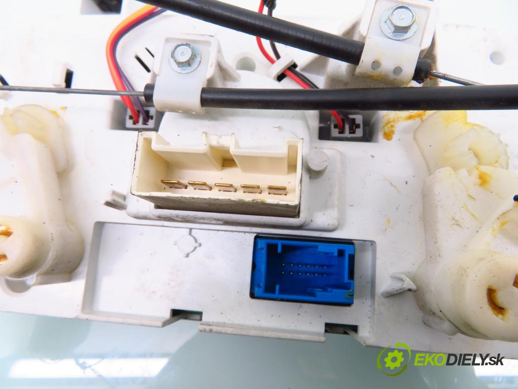 FIAT GRANDE PUNTO (199_) HB 2006 70,00 1.4 16V 95 - 199 A6.000 1368,00 Panel topení KLIMATIZACE: 5G1140100