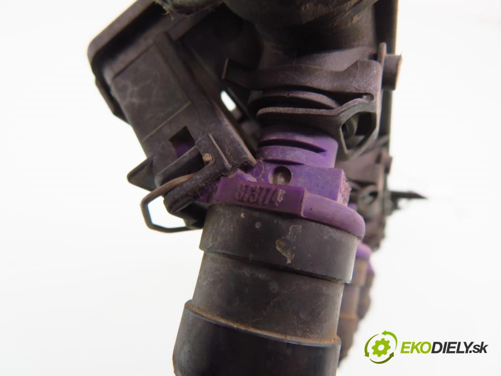 RENAULT CLIO II (BB_, CB_) HB 2001 43,00 1.2 8V 58 1149,00 Lišta vstrekovacia 873774 ; 7700870914D (Vstrekovacie lišty)