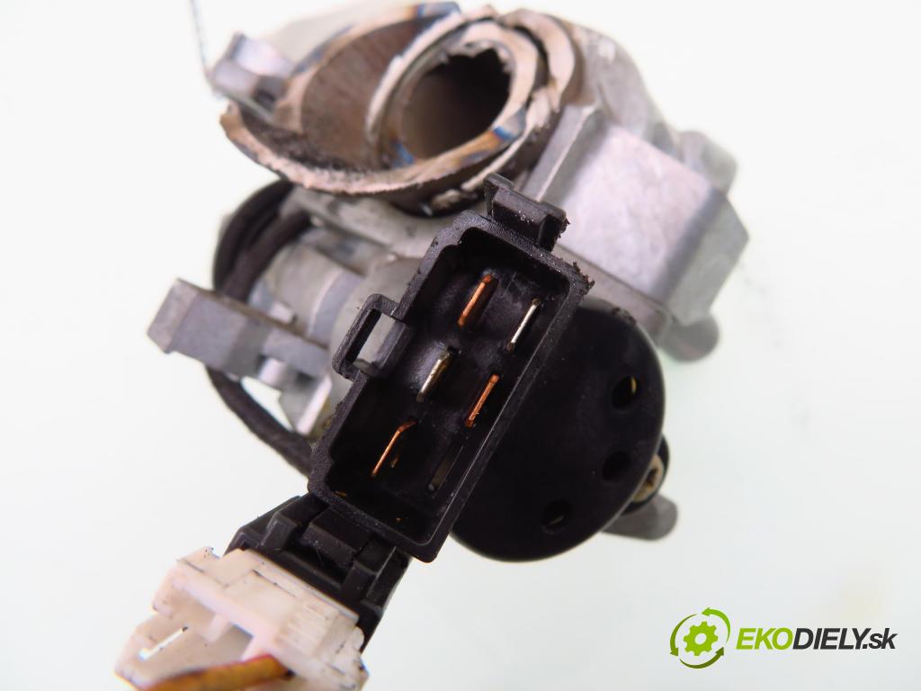 VOLVO S40 I (VS) SEDAN 1997 85,00 1.8 - B 4184 S3 1731,00 spinačka  (Spínacie skrinky a kľúče)