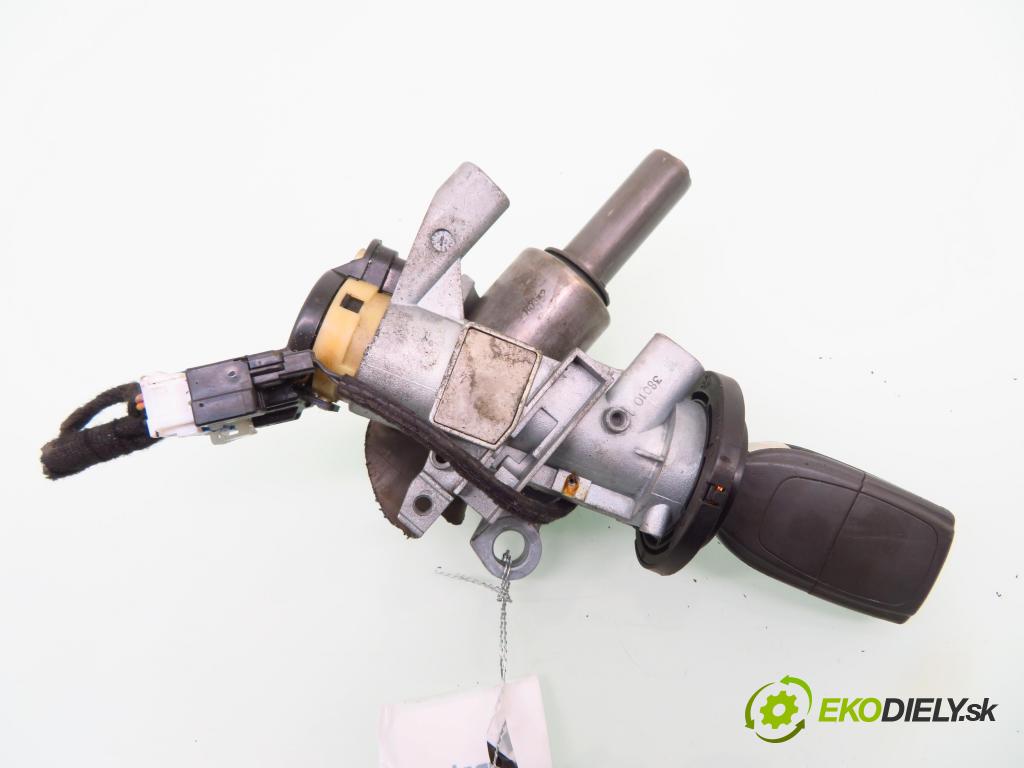 VOLVO S40 I (VS) SEDAN 1997 85,00 1.8 - B 4184 S3 1731,00 spinačka  (Spínacie skrinky a kľúče)