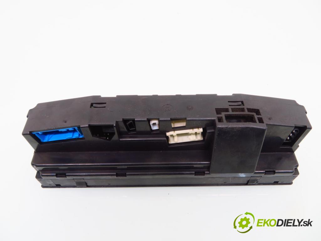 BMW 7 (E38) SEDAN 2000 142,00 730 d - M57 D30 (306D1) 2926,00 Panel kúrenia KLIMATRONIK 6901314