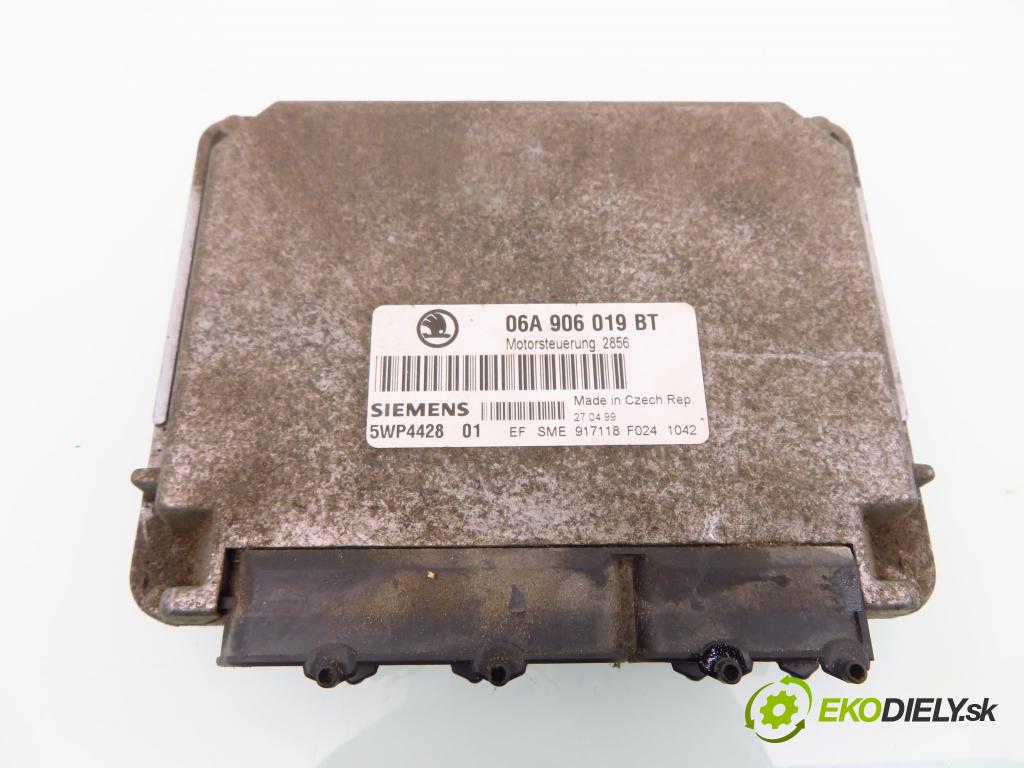 SKODA OCTAVIA I (1U2) SEDAN 2002 75,00 1.6 - AVU 1595,00 řídící jednotka motora 06A906019BT ; 5WP442801