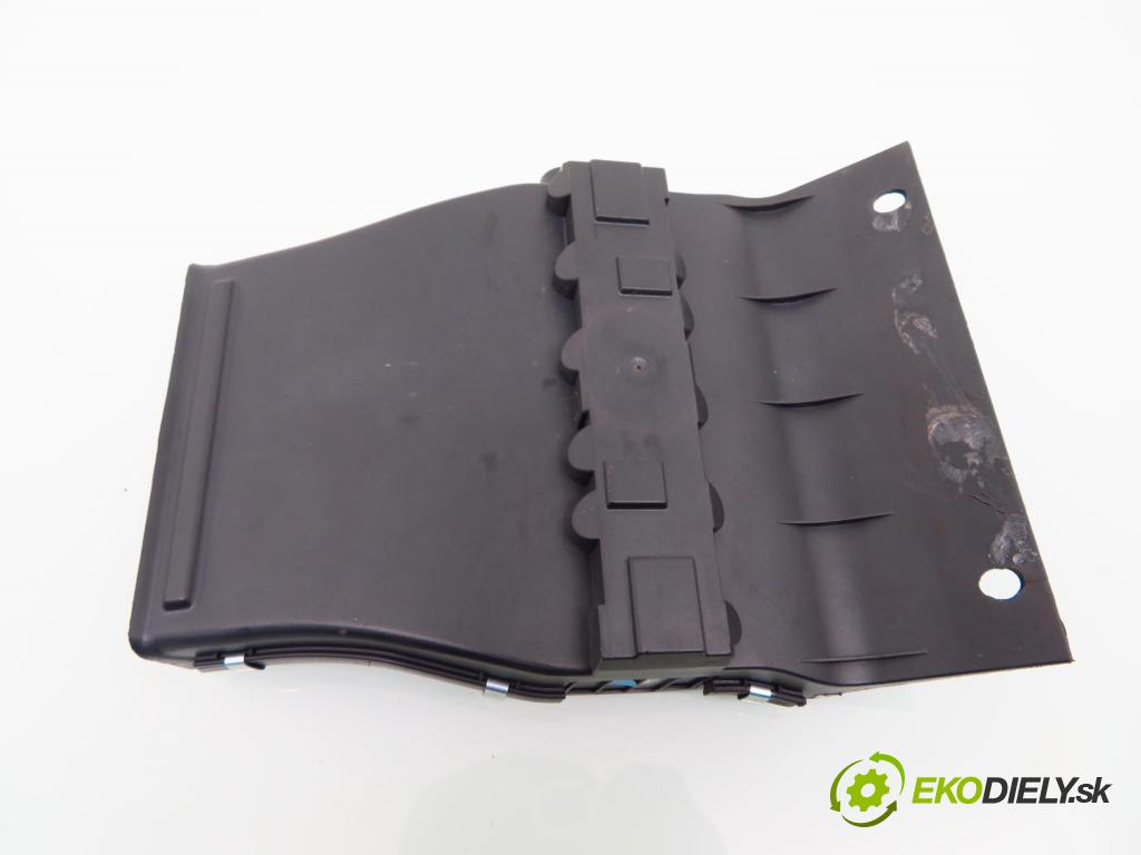 AUDI A8 D3 (4E2, 4E8) SEDAN 2003 202,00 4.0 TDI quattro - ASE 3936,00 topné těleso radiátor topení elektrická 4E0819013 ; 4E0910013 (Radiátory topení)