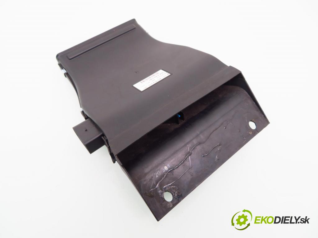 AUDI A8 D3 (4E2, 4E8) SEDAN 2003 202,00 4.0 TDI quattro - ASE 3936,00 topné těleso radiátor topení elektrická 4E0819013 ; 4E0910013 (Radiátory topení)