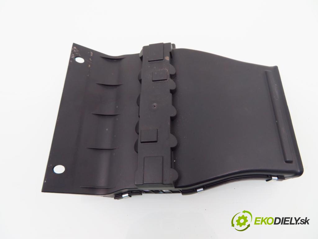 AUDI A8 D3 (4E2, 4E8) SEDAN 2003 202,00 4.0 TDI quattro - ASE 3936,00 topné těleso radiátor topení elektrická 4E0819014 (Radiátory topení)