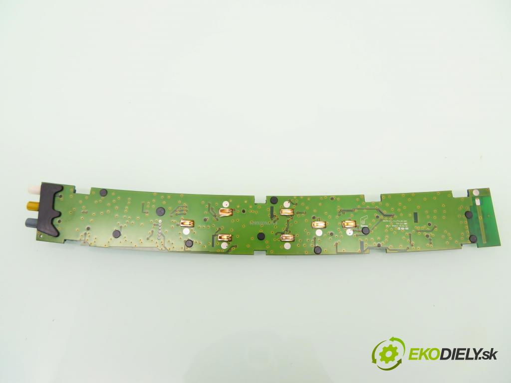 AUDI A8 D3 (4E2, 4E8) SEDAN 2003 202,00 4.0 TDI quattro - ASE 3936,00 Zosilňovač Antenní: 4E0035225D (Zosilňovače)