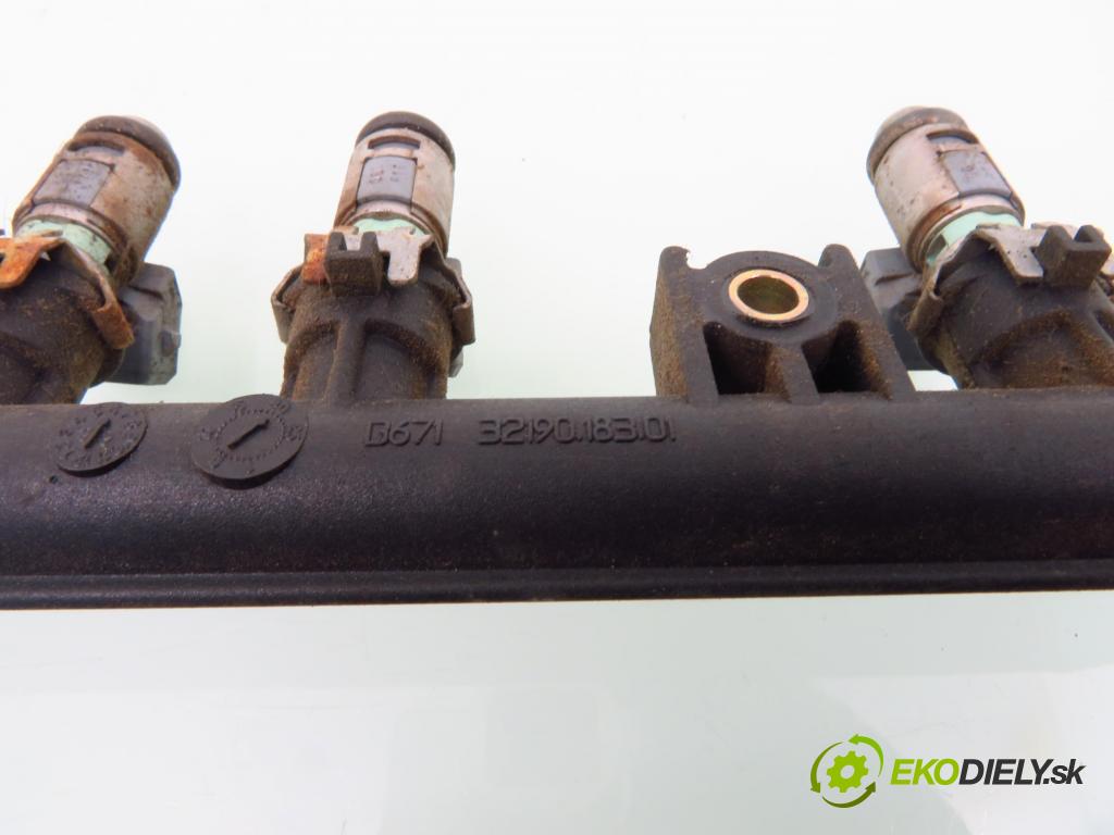 FIAT PUNTO (188_) HB 1999 44,00 1.2 60 - 188 A4.000 1242,00 Lišta vstrekovacia 032031A ; 3219018301 (Vstrekovacie lišty)