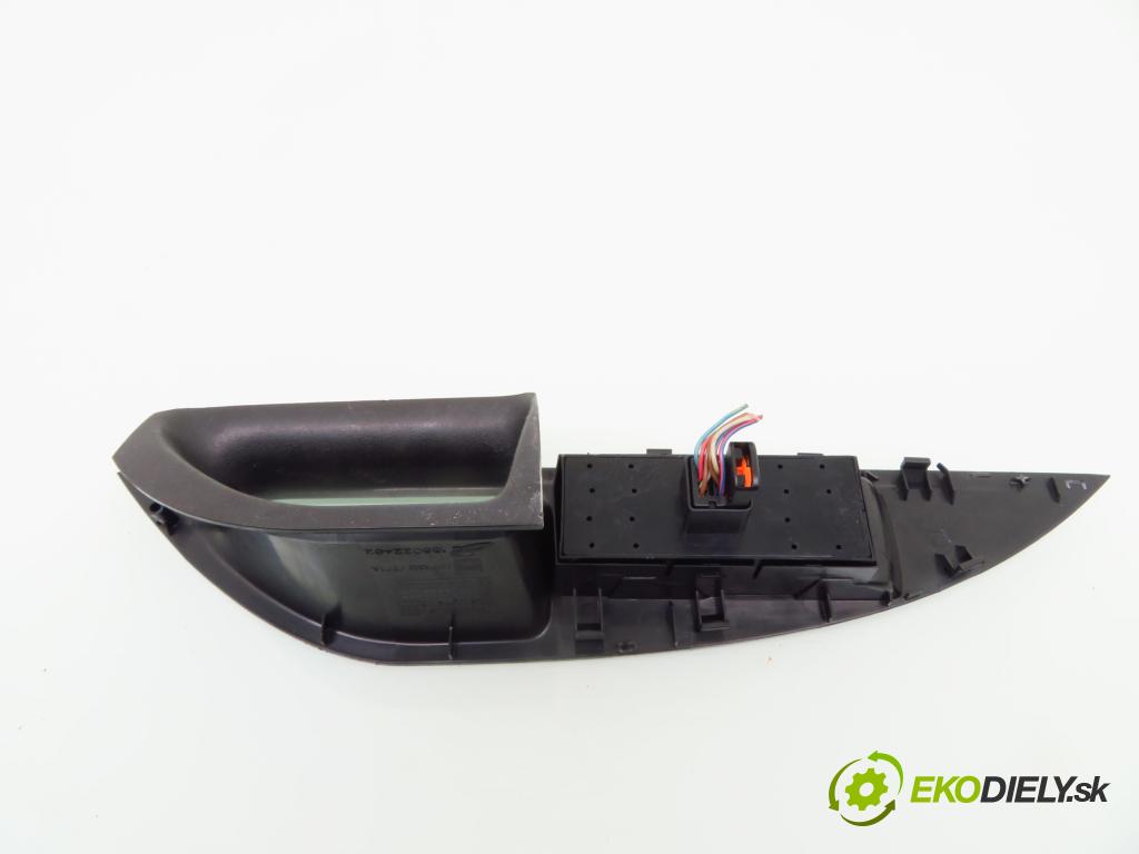 SEAT ALTEA (5P1) MINIVAN 2004 75,00 1.6 102 1595,00 Panel ovládania okien 5P1867171A ; 1K4959857