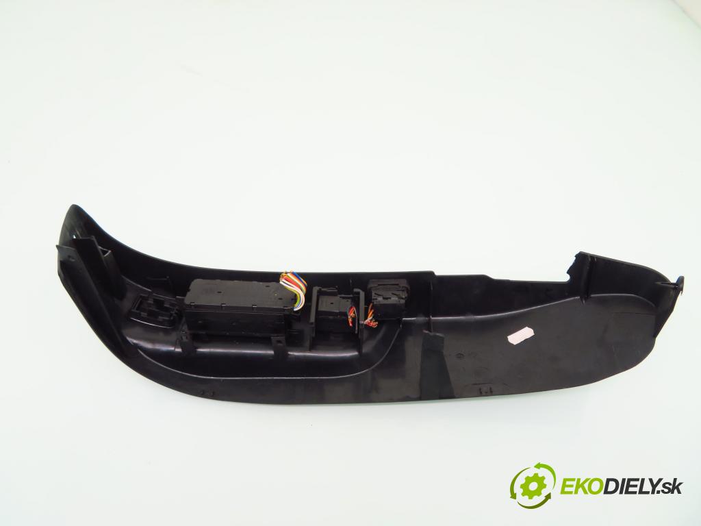 BMW 7 (E38) SEDAN 2000 142,00 730 d - M57 D30 (306D1) 2926,00 prepínač ovládania SEDADLO: 8287281 ; 8207246 ; 1382529