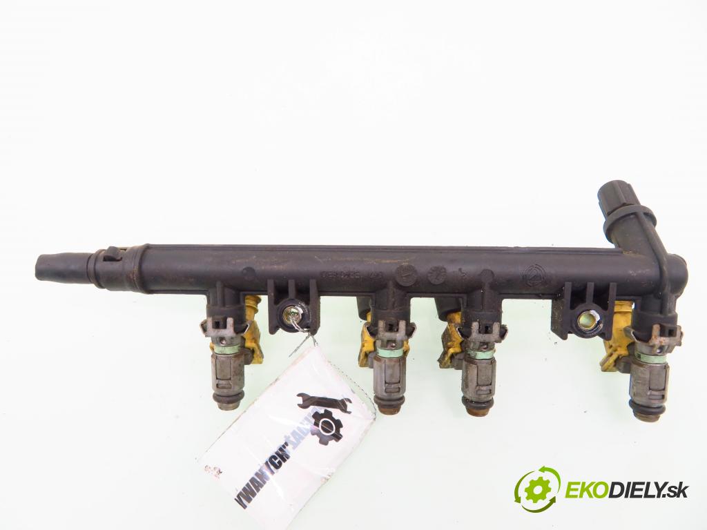 FIAT PUNTO (188_) HB 2003 59,00 1.2 16V 80 - 188 A5.000 1242,00 Lišta vstrekovacia 032031A ; 3219018301 (Vstrekovacie lišty)