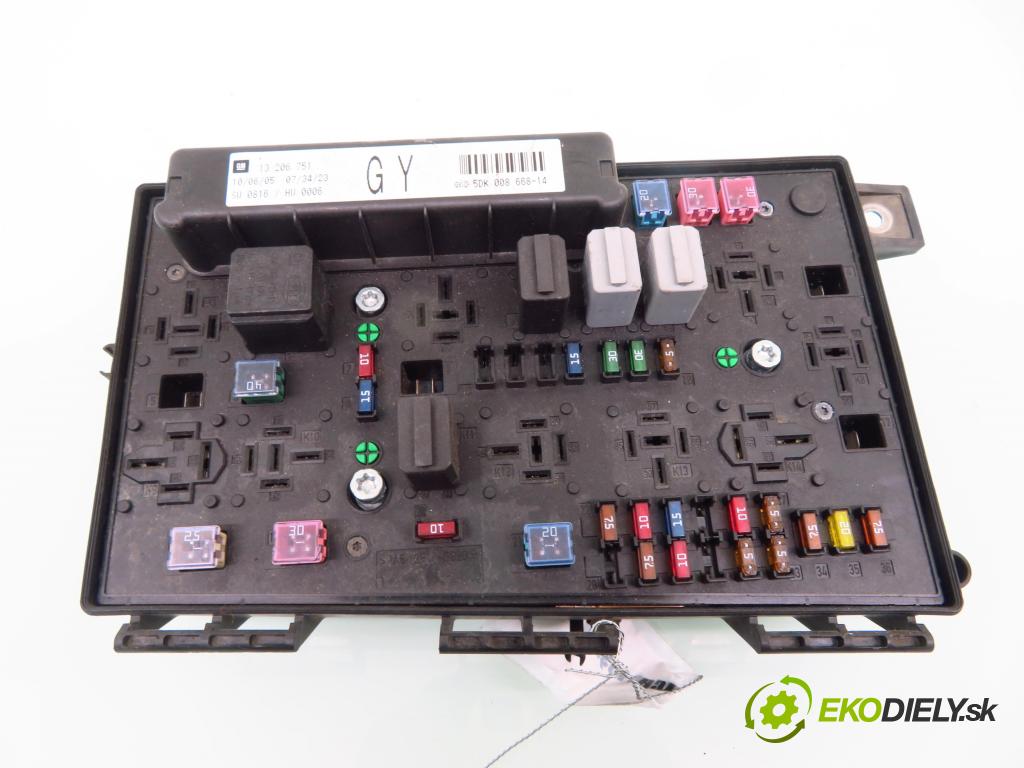 OPEL ASTRA H (A04) HB 2005 77,00 1.6 - Z 16 XEP 1598,00 skříňka POJISTKY: 13206751 ; 5DK00866814