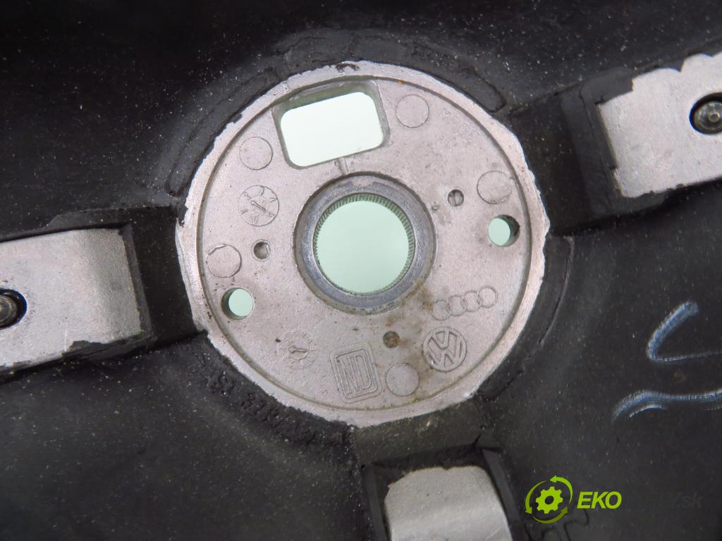 AUDI A4 (8D2, B5) SEDAN 1998 74,00 1.6 8V 100 - ADP 1595,00 Volant  (Volanty)