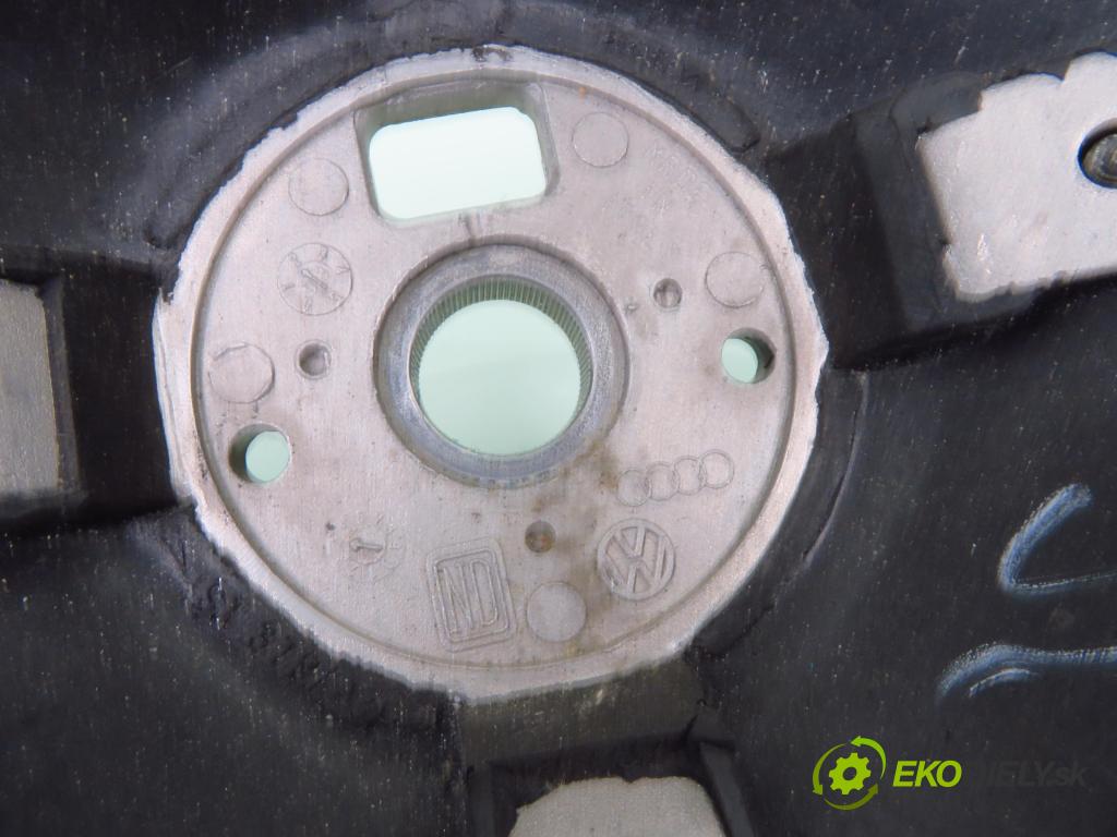 AUDI A4 (8D2, B5) SEDAN 1998 74,00 1.6 8V 100 - ADP 1595,00 Volant  (Volanty)