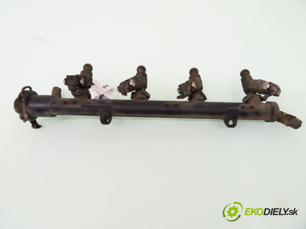 VW POLO Variant (6V5) KOMBI 1999 44,00 1.4 - AKK 1390,00 lišta vstřikovací 0280155731 ; 030906031E (Vstřikovací lišta)