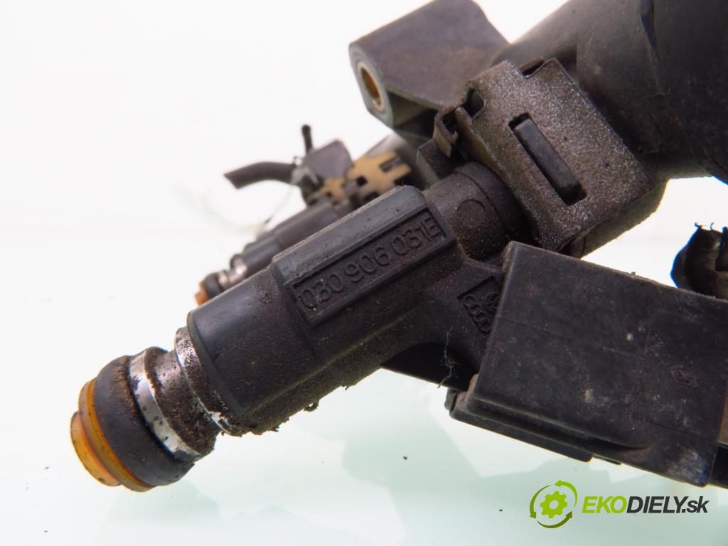 VW POLO Variant (6V5) KOMBI 1999 44,00 1.4 - AKK 1390,00 lišta vstřikovací 0280155731 ; 030906031E (Vstřikovací lišta)