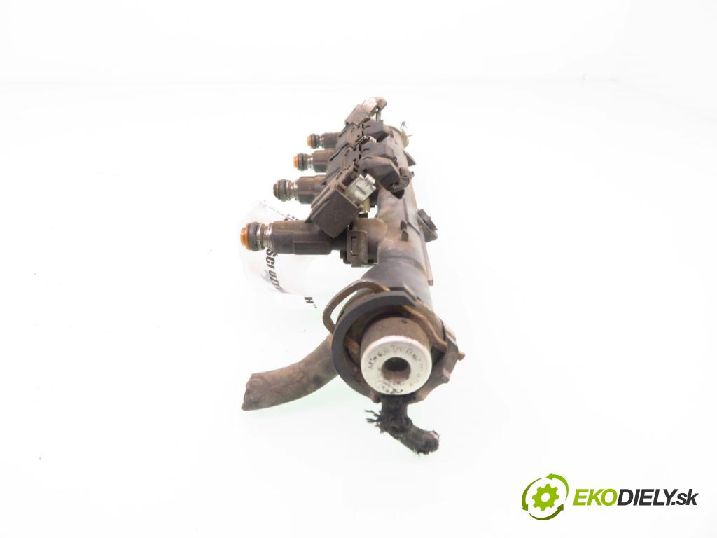 VW POLO Variant (6V5) KOMBI 1999 44,00 1.4 - AKK 1390,00 lišta vstřikovací 0280155731 ; 030906031E (Vstřikovací lišta)