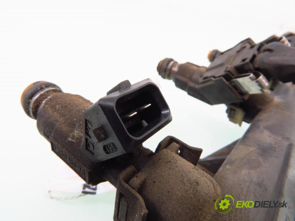 VW POLO Variant (6V5) KOMBI 1999 44,00 1.4 - AKK 1390,00 lišta vstřikovací 0280155731 ; 030906031E (Vstřikovací lišta)