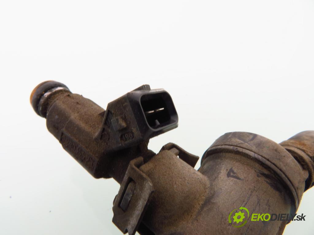 VW POLO Variant (6V5) KOMBI 1999 44,00 1.4 - AKK 1390,00 lišta vstřikovací 0280155731 ; 030906031E (Vstřikovací lišta)