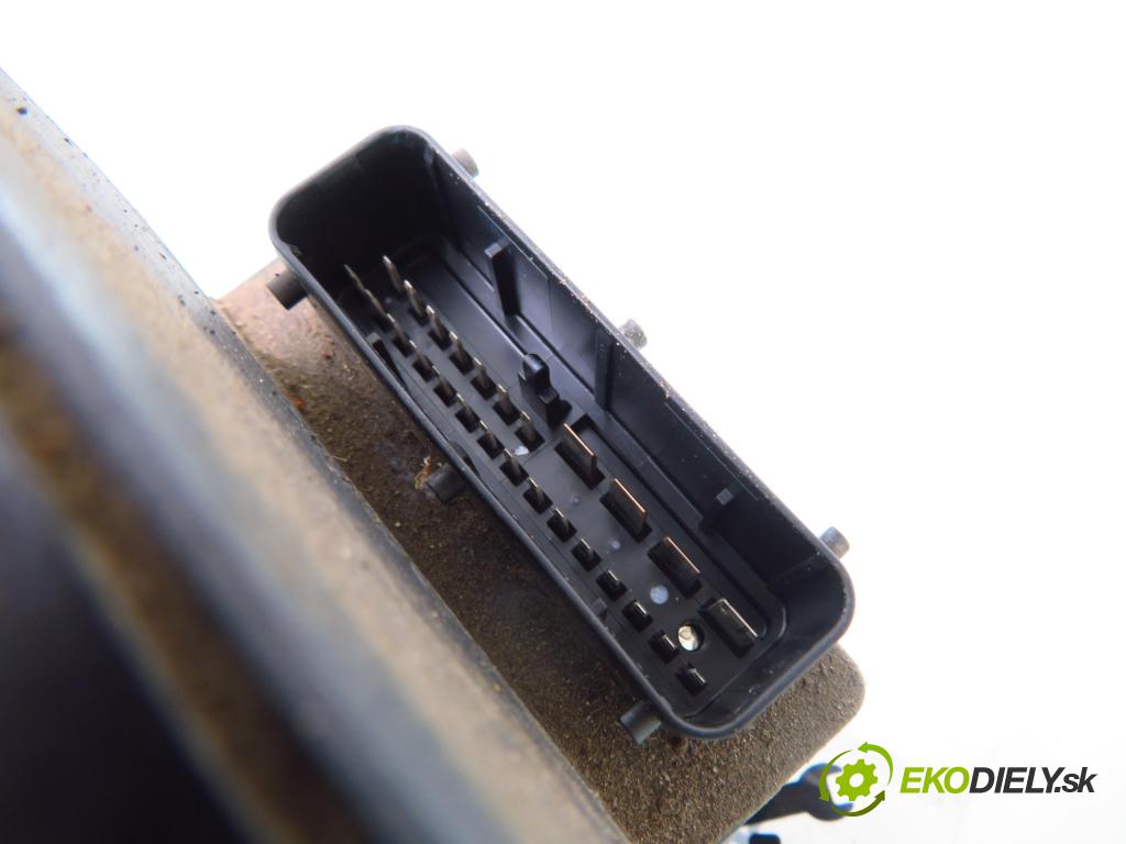 OPEL SIGNUM KOMBI 2003 90,00 1.8 - Z 18 XE 1796,00 rezistor / reostat ventilátora 1379151