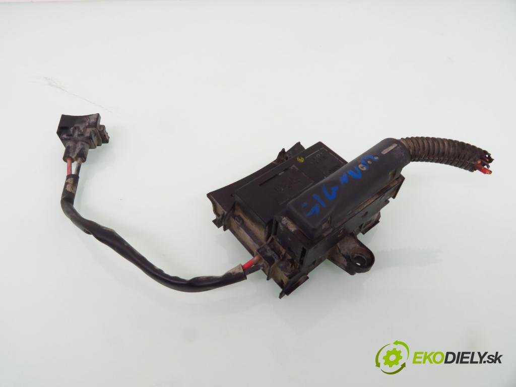 OPEL SIGNUM KOMBI 2003 90,00 1.8 - Z 18 XE 1796,00 rezistor / reostat ventilátora 1379151