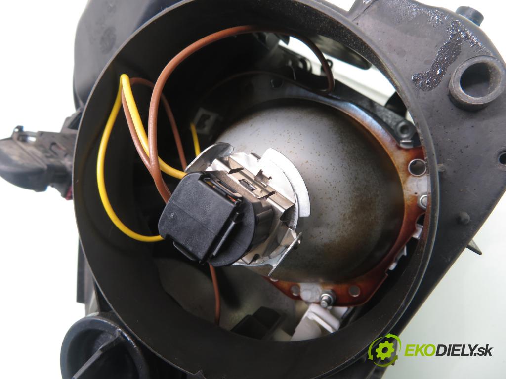 OPEL SIGNUM KOMBI 2003 90,00 1.8 - Z 18 XE 1796,00 světlo LP 15588700