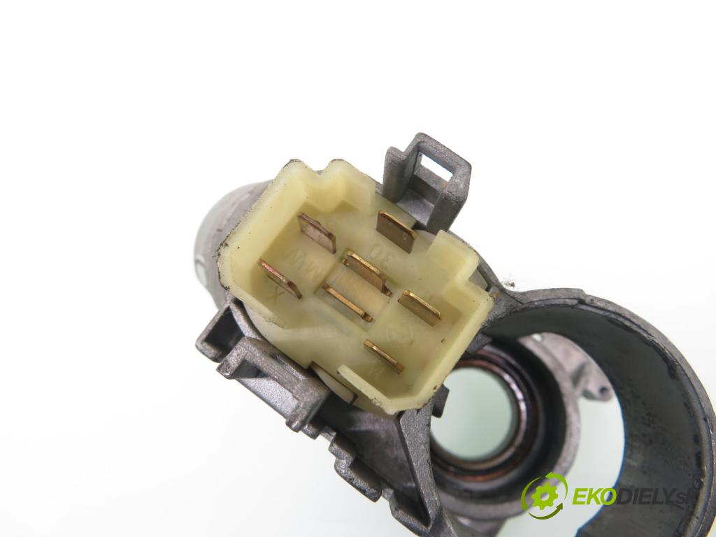 VW GOLF III Variant (1H5) KOMBI 1998 66,00 1.9 TDI - ALE 1896,00 spinačka / zámky 357905851D