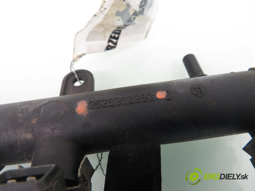 PEUGEOT 206 liftback (2A/C) HB 2002 44,00 1.1 60 - HFZ 1124,00 Lišta vstrekovacia 9628982980D (Vstrekovacie lišty)